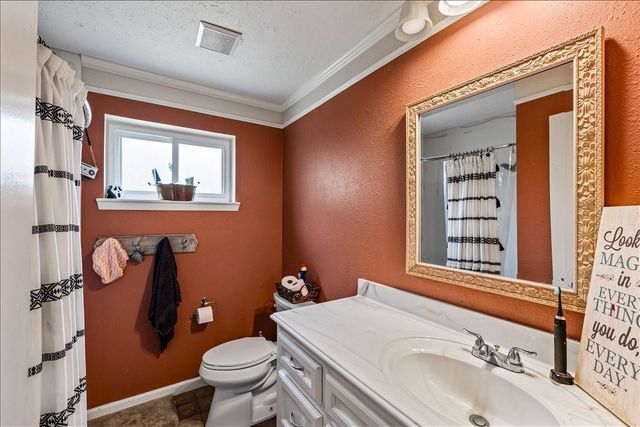 404 Inwood Drive, Friendswood, TX 77546