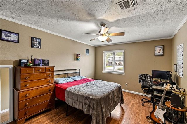 404 Inwood Drive, Friendswood, TX 77546