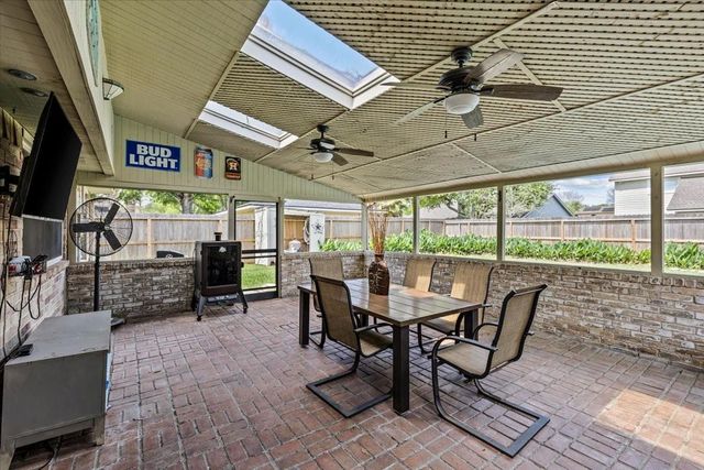 404 Inwood Drive, Friendswood, TX 77546