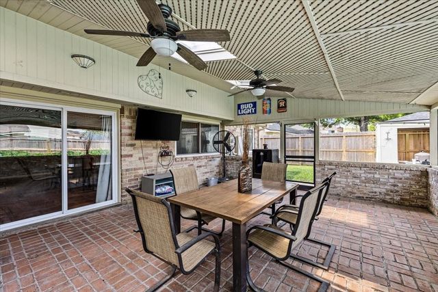 404 Inwood Drive, Friendswood, TX 77546