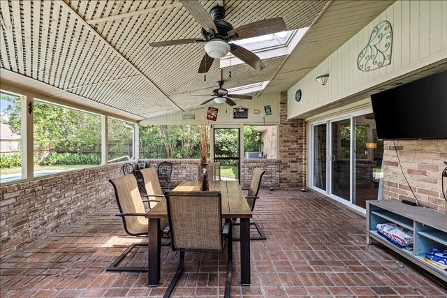 404 Inwood Drive, Friendswood, TX 77546