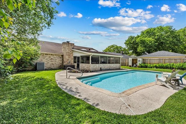 404 Inwood Drive, Friendswood, TX 77546