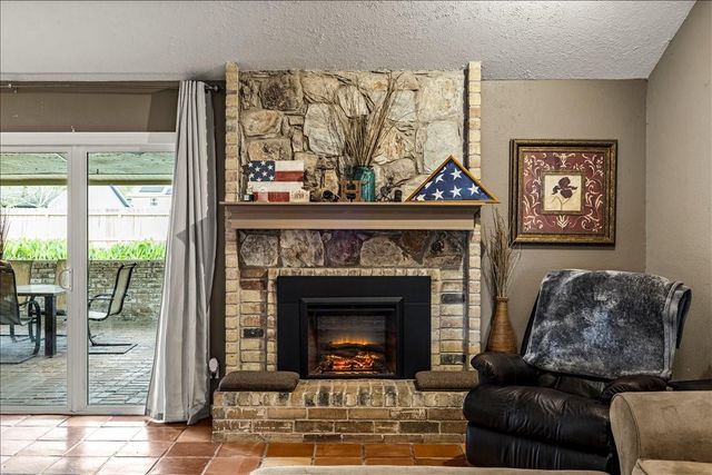 404 Inwood Drive, Friendswood, TX 77546