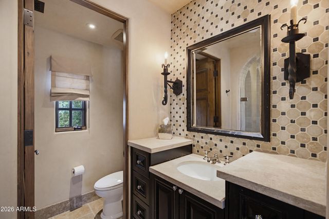 4949 E LINCOLN Drive 7, Paradise Valley, AZ 85253