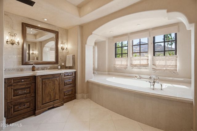 4949 E LINCOLN Drive 7, Paradise Valley, AZ 85253