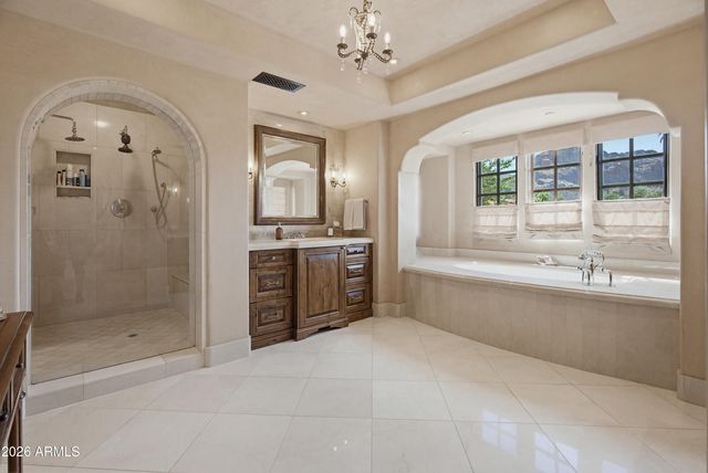 4949 E LINCOLN Drive 7, Paradise Valley, AZ 85253