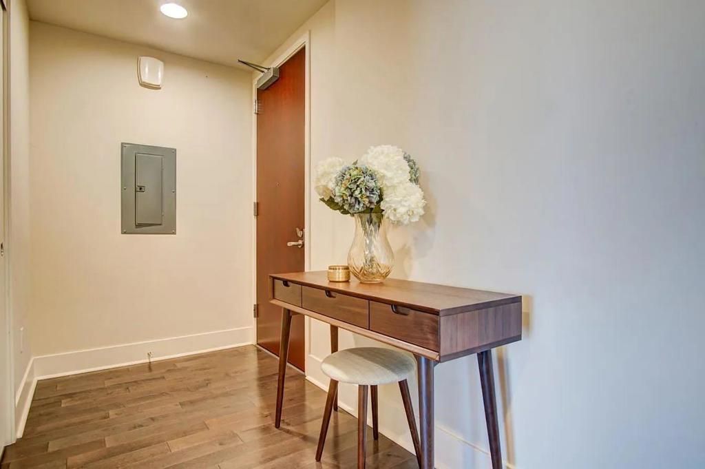 Image 2 of property listing at 88 E San Fernando Street 1406, San Jose, CA 95113