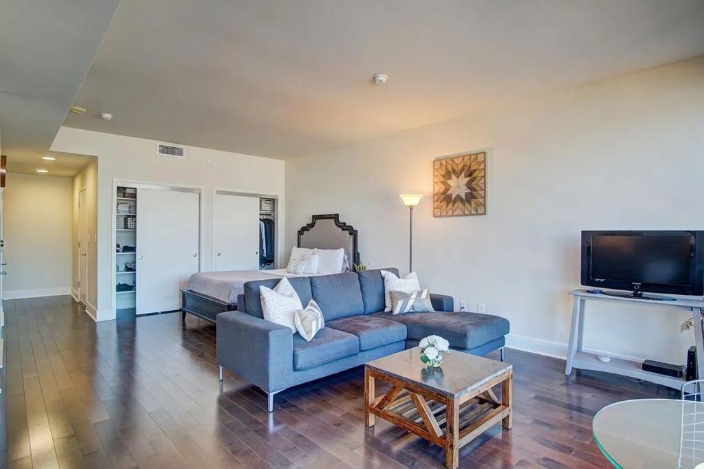 Image 7 of property listing at 88 E San Fernando Street 1406, San Jose, CA 95113