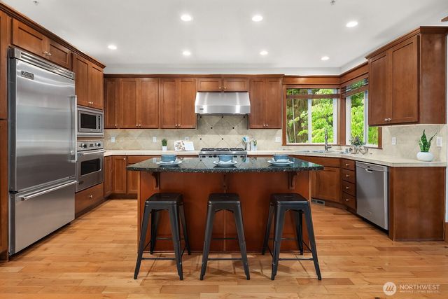 2339 23rd Lane NE, Issaquah, WA 98029