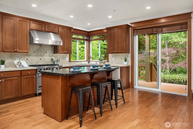2339 23rd Lane NE, Issaquah, WA 98029