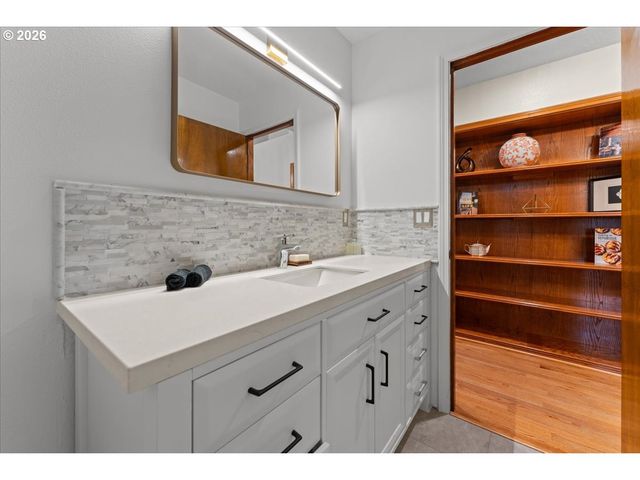 4361 ALBERT Cir, Lake Oswego, OR 97035