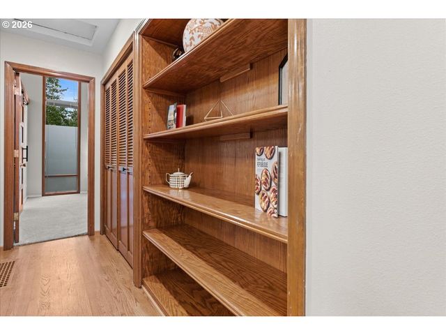 4361 ALBERT Cir, Lake Oswego, OR 97035