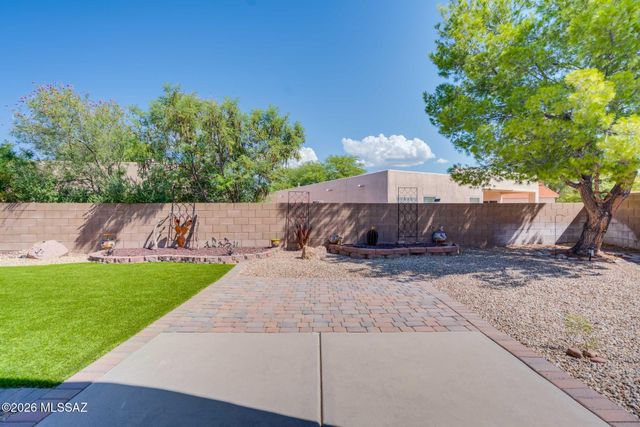 1736 N Wild Hyacinth Drive, Tucson, AZ 85715