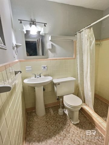 5609 FAIRVIEW Drive, Pensacola, AL 32505