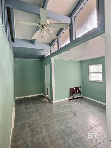 5609 FAIRVIEW Drive, Pensacola, AL 32505