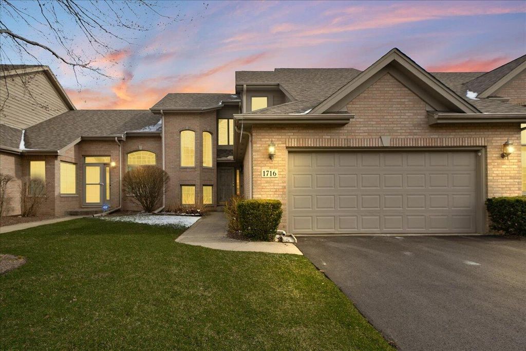 1716 Apple Blossom Drive, Munster, IN 46321