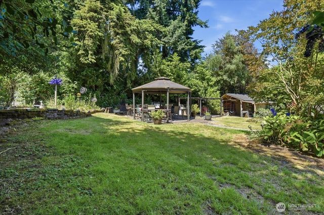 15621 84th Avenue NE, Kenmore, WA 98028