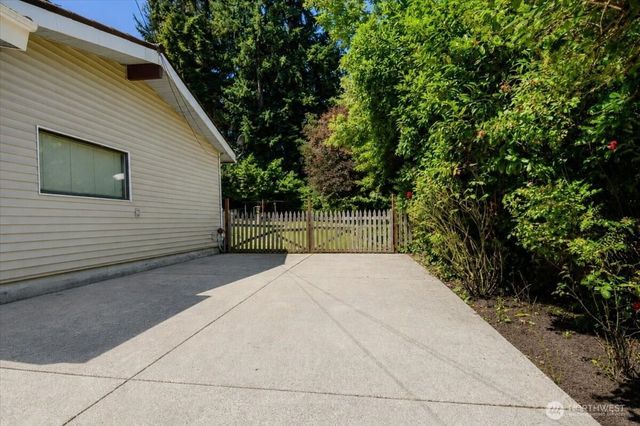 15621 84th Avenue NE, Kenmore, WA 98028