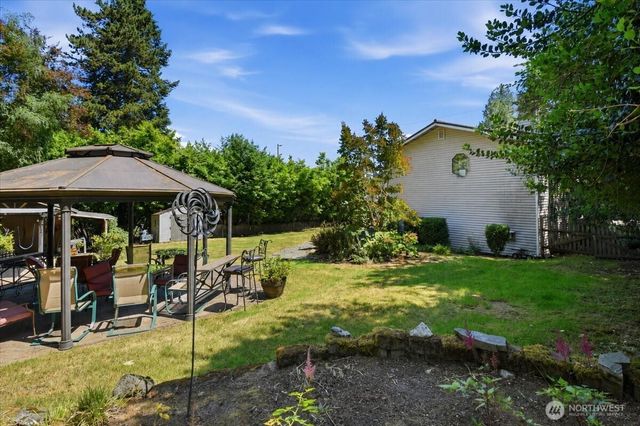 15621 84th Avenue NE, Kenmore, WA 98028