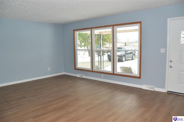 1081 Lincoln Trail, Radcliff, KY 40160