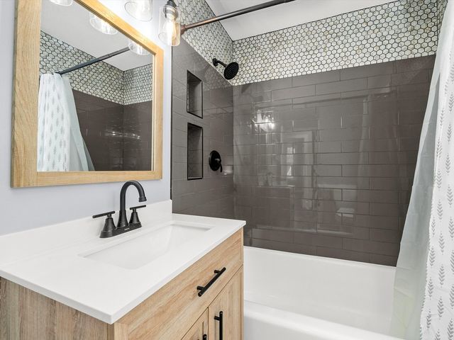 2959 N Neenah Avenue, Chicago, IL 60634