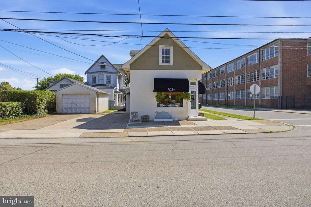 236 MILMONT AVE, Folsom, PA 19033