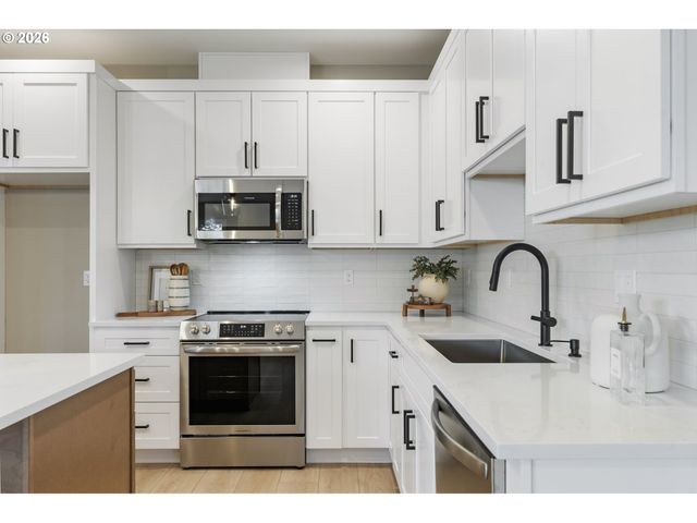 10125 Se 72ND Ave, Milwaukie, OR 97222