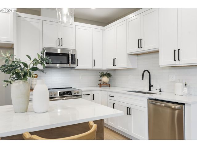10125 Se 72ND Ave, Milwaukie, OR 97222