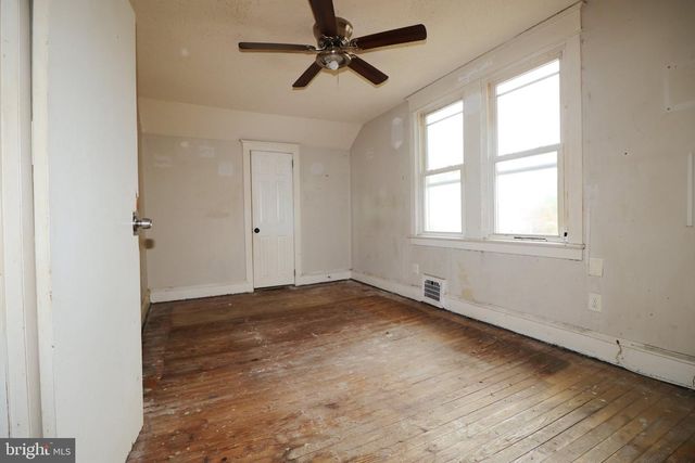 329 MANTUA AVE, Paulsboro, NJ 08066