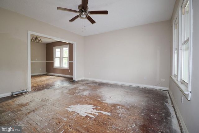 329 MANTUA AVE, Paulsboro, NJ 08066