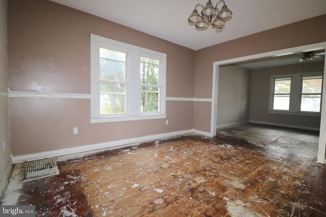 329 MANTUA AVE, Paulsboro, NJ 08066
