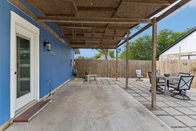 8722 Dale Vly, San Antonio, TX 78227