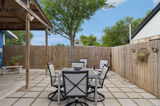 8722 Dale Vly, San Antonio, TX 78227