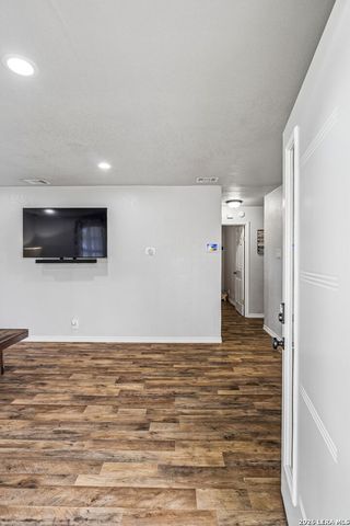 8722 Dale Vly, San Antonio, TX 78227