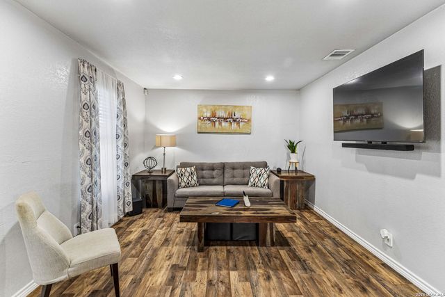 8722 Dale Vly, San Antonio, TX 78227