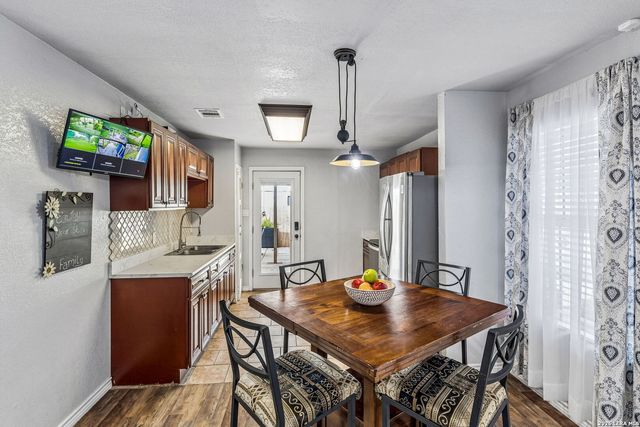 8722 Dale Vly, San Antonio, TX 78227