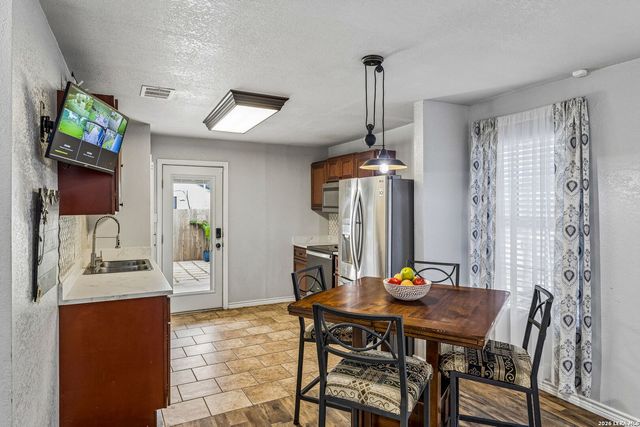 8722 Dale Vly, San Antonio, TX 78227