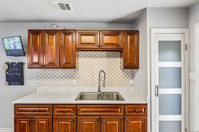 8722 Dale Vly, San Antonio, TX 78227