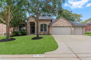 959 Stoneglade Drive, Conroe, TX 77301