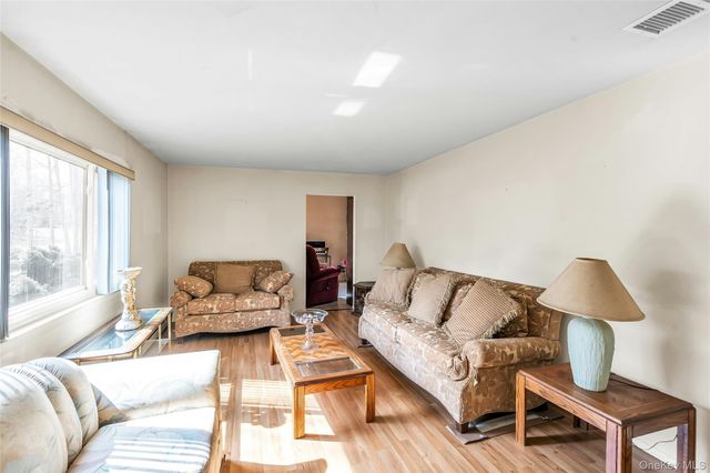 7 Hastings Drive, Ridge, NY 11961