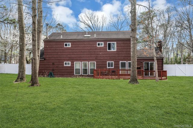 7 Hastings Drive, Ridge, NY 11961