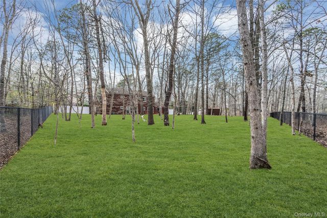 7 Hastings Drive, Ridge, NY 11961