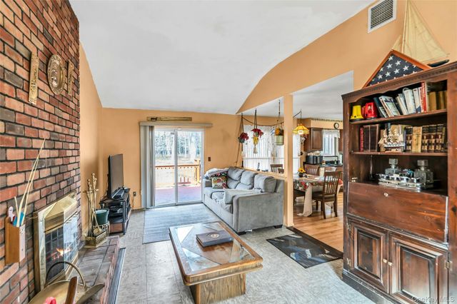 7 Hastings Drive, Ridge, NY 11961