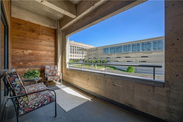 360 W Pershing Road 250, Kansas City, MO 64108