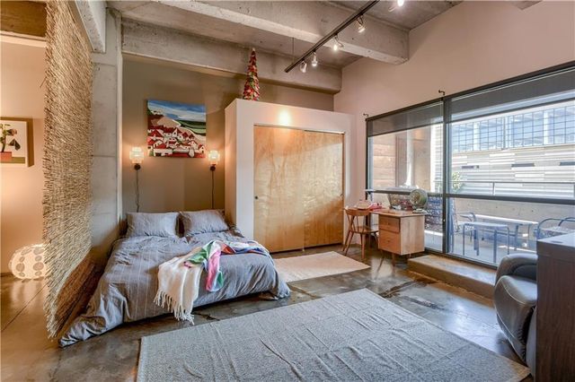 360 W Pershing Road 250, Kansas City, MO 64108