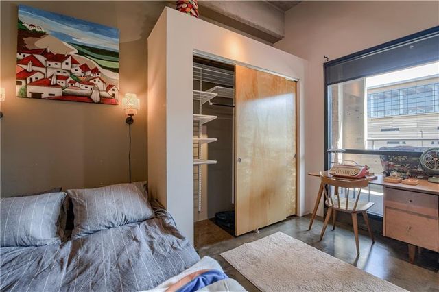 360 W Pershing Road 250, Kansas City, MO 64108