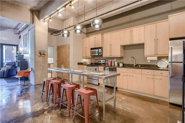 360 W Pershing Road 250, Kansas City, MO 64108