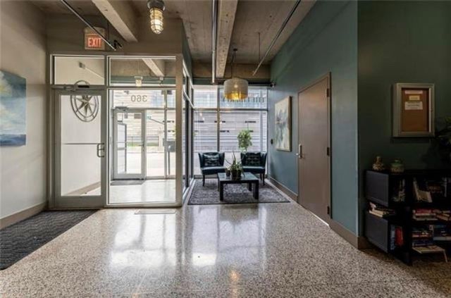 360 W Pershing Road 250, Kansas City, MO 64108