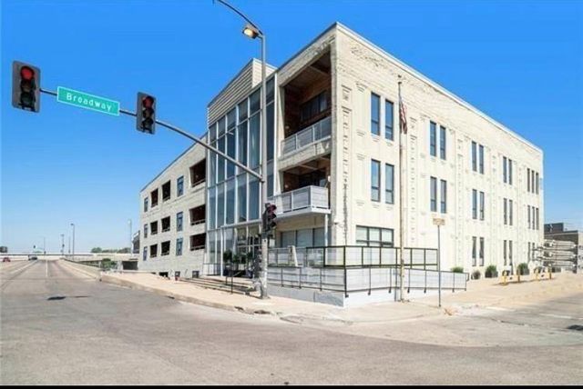 360 W Pershing Road 250, Kansas City, MO 64108