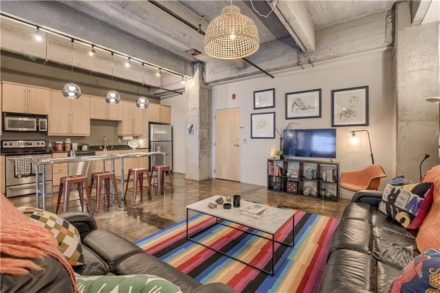 360 W Pershing Road 250, Kansas City, MO 64108